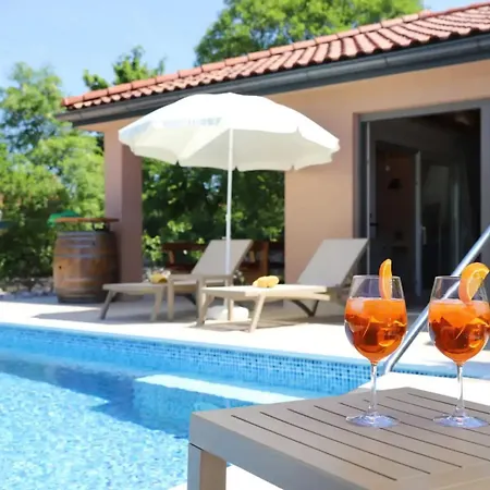 Ulika With Pool مالينسكا