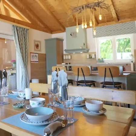 Ulika With Pool بيت للعطل مالينسكا