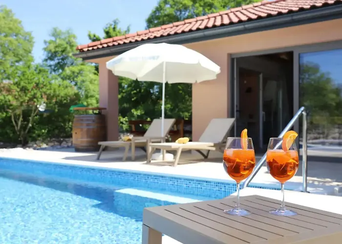 Ulika With Pool مالينسكا