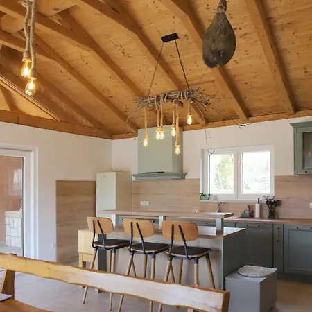 Nyaraló Ulika With Pool *