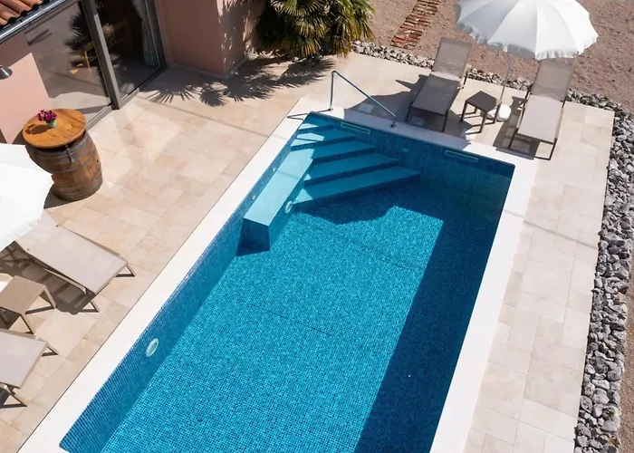 Nyaraló Ulika With Pool *