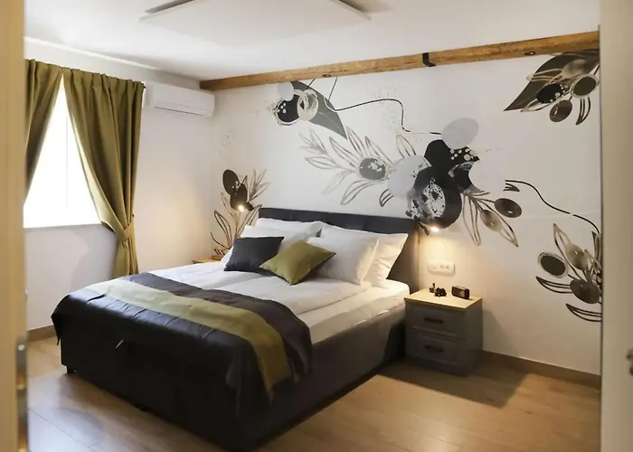 Ulika With Pool Malinska